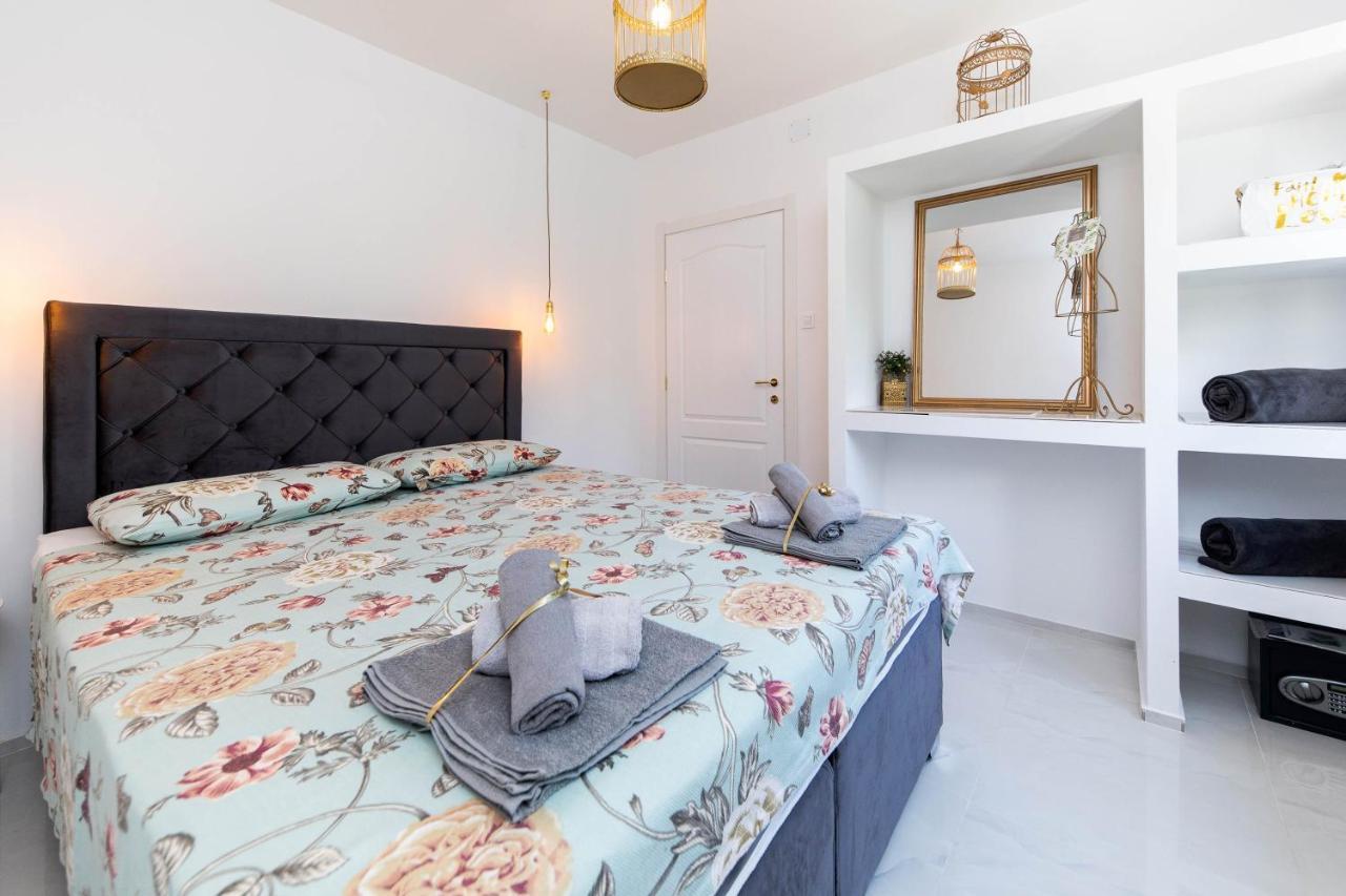 Gloria Luxury Suite Apartment Crikvenica Bagian luar foto
